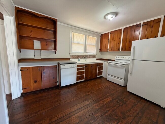Building Photo - 3/2 Orlando Home Large Back Yard Immediate Move In!