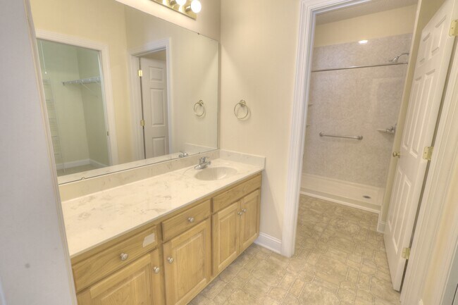 Building Photo - 6260 Alyssum Pl