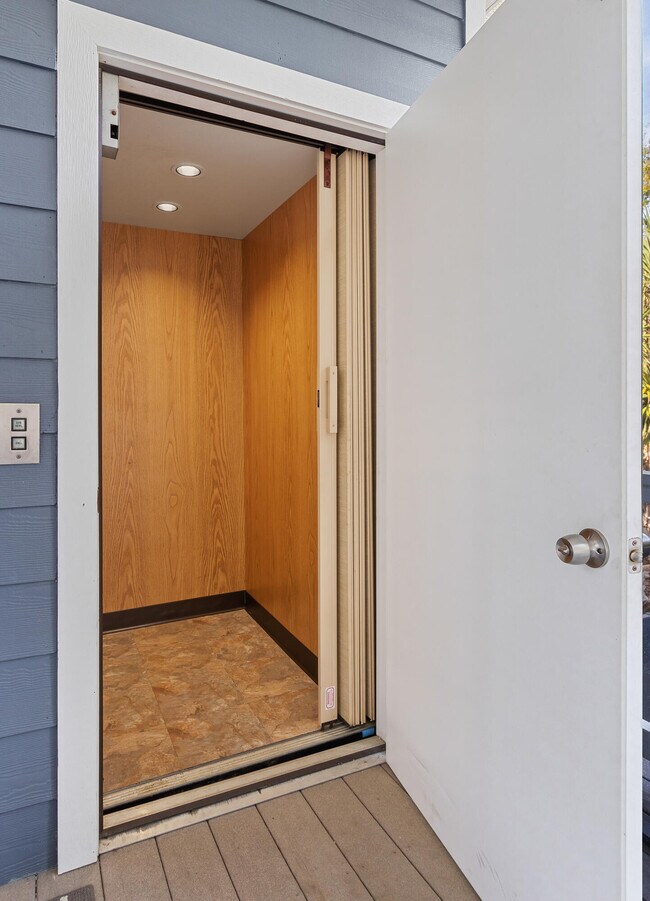 Building Photo - 3287 Cabot Cove Dr