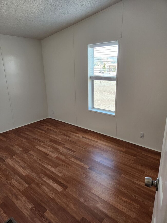 Building Photo - COMING SOON! 4-Bedroom Home in Doney Park