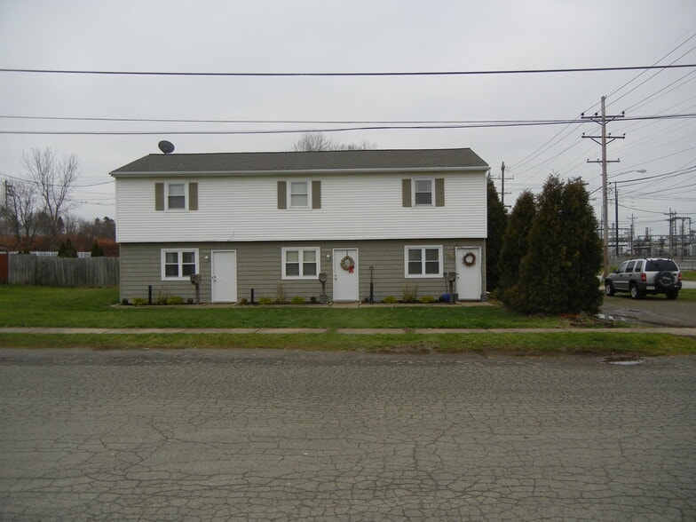 Building Photo - 2104 Emerson Ave