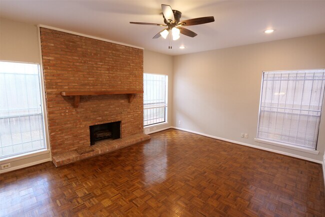 Building Photo - 9526 Val Verde St