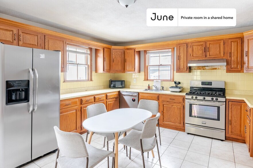 Building Photo - Room in Shared 6 bed/1.5 bath home in Somerville