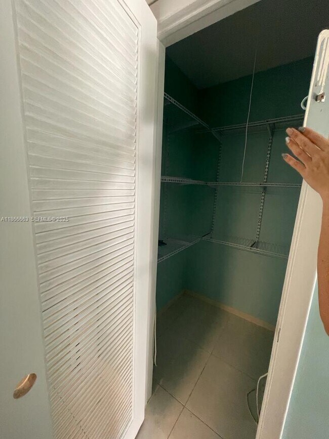 Building Photo - 202 Canterbury I