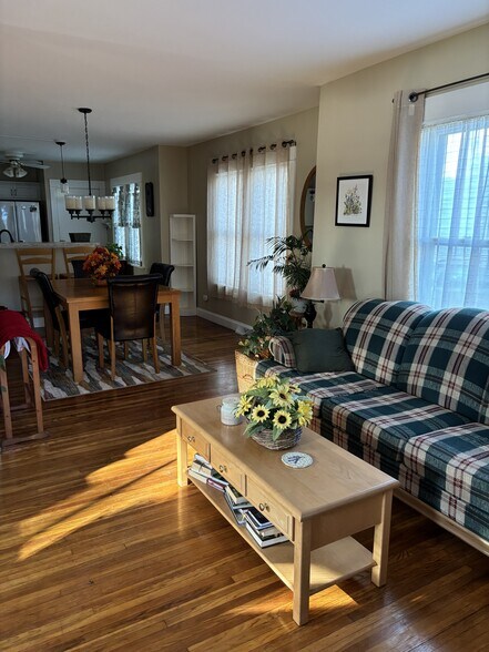 dinning rm - 4124 Seneca St