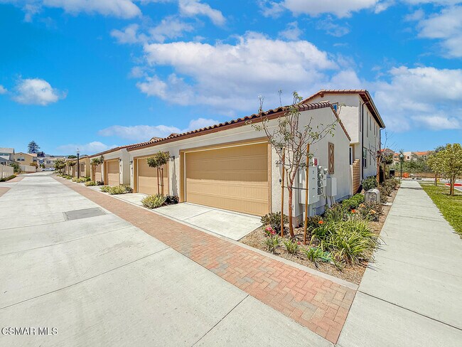 Building Photo - 227 Capistrano Dr