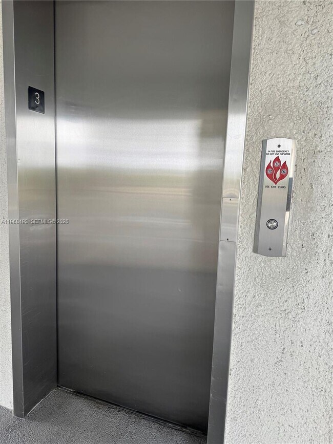 Building Photo - 8515 Sunrise Lakes Blvd