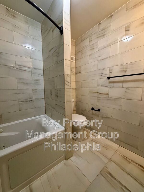 Building Photo - 1668 E Walnut Ln
