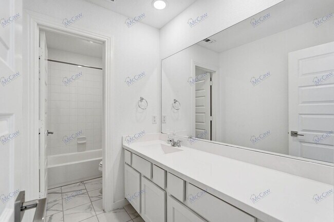 Building Photo - 5737 Miriam Dr