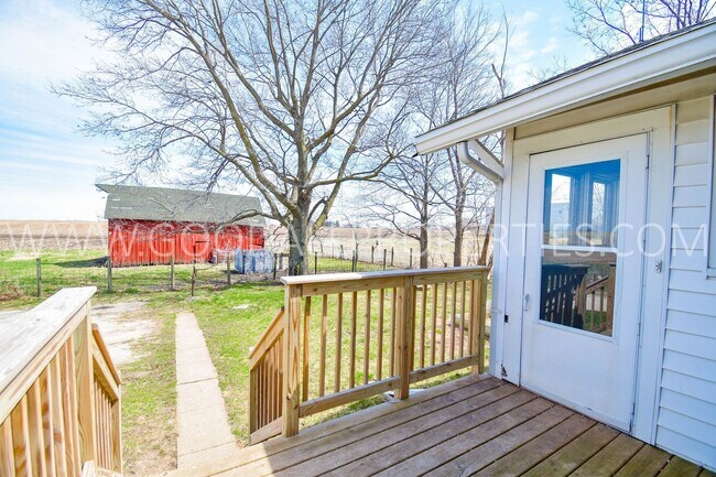 Building Photo - 2-Bedroom Farmhouse