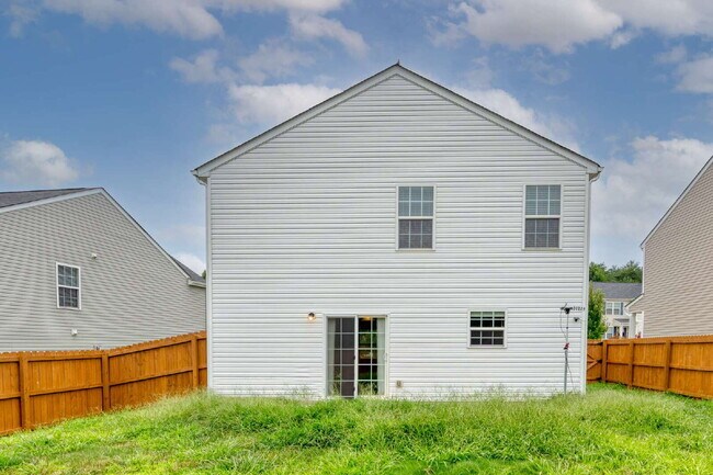 Building Photo - Available July 10th! Immaculate 3-Bedroom Home with Modern Updates