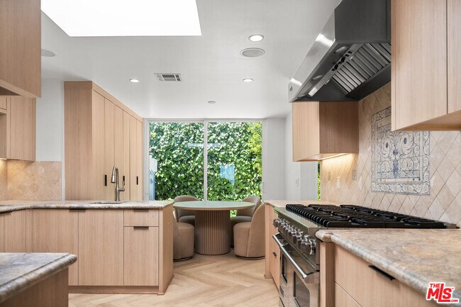 Building Photo - 9620 Highridge Dr