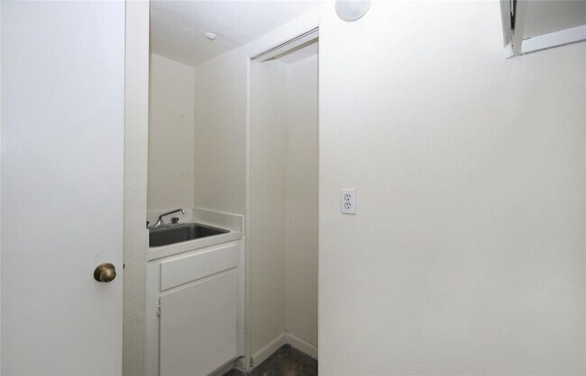 Building Photo - 777 Bering Dr