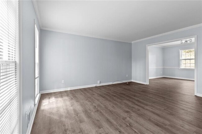 Building Photo - 4019 Shady Dr NW
