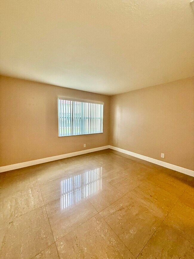 Building Photo - 2050 Oleander Blvd