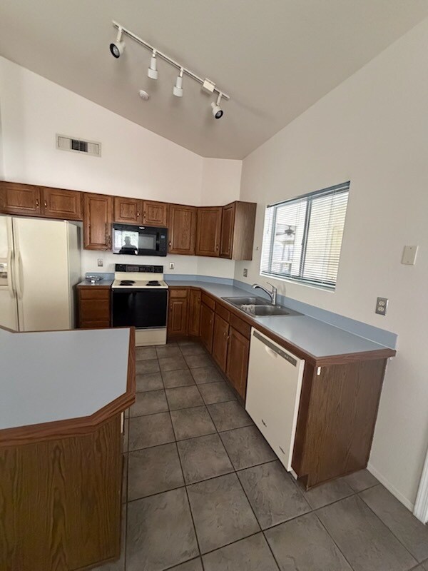 Building Photo - 1644 W Duskfire Pl