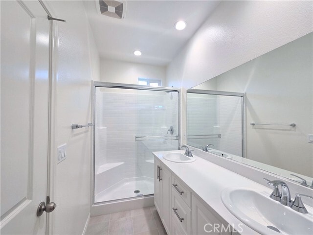 Building Photo - 2420 E Lincoln Ave