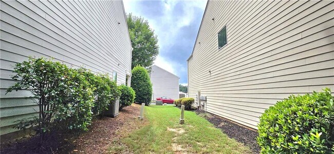 Building Photo - 631 Justins Pl Ln