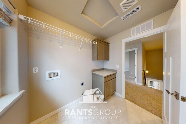 Building Photo - Modern 3-Bed Home in Steilacoom Ridge w/ AC, Fenced Yard and Easy Commute to JBLM!