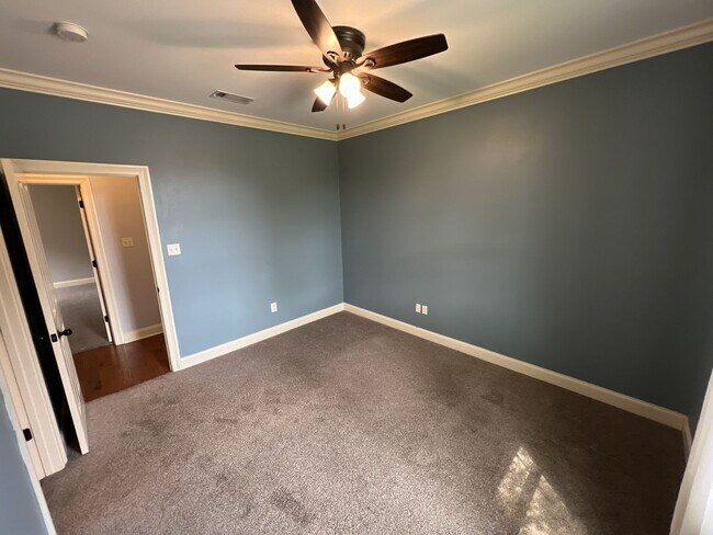 Building Photo - 7335 Oak View Dr.