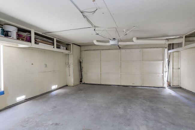 Building Photo - 3 Bed / 2.5 Bath home near Mariners Island...