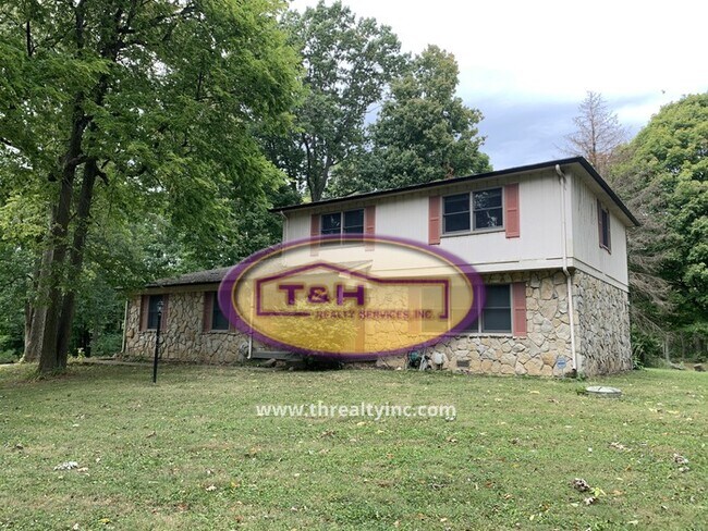 Building Photo - Spacious Home in Perry Township!