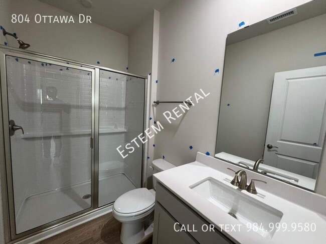 Building Photo - 804 Ottawa Dr
