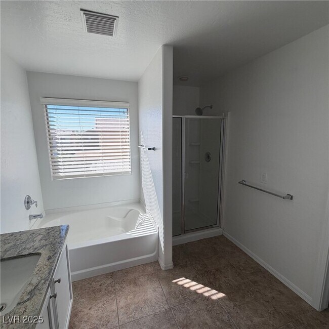 Building Photo - 6842 Feral Dove St