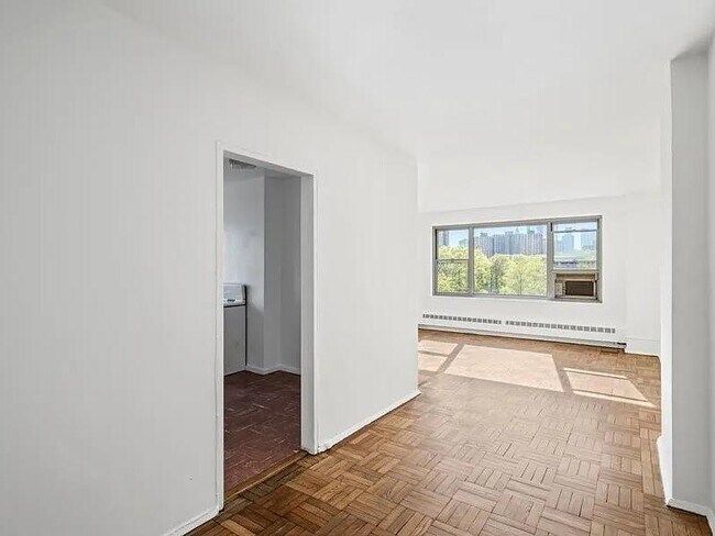 Building Photo - 453 FDR Dr