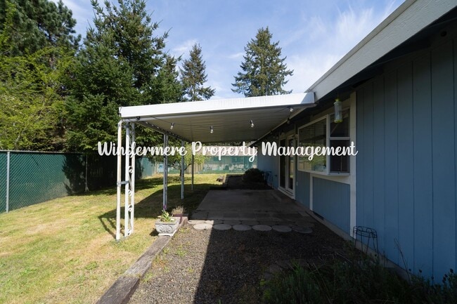 Building Photo - Bright and Charming 3 bed Rambler in Convenient Port Orchard Location
