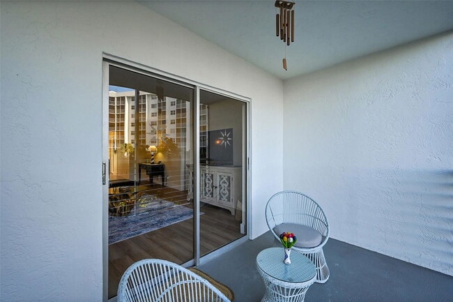 Building Photo - 2731 NE 14th St