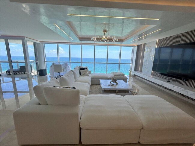 Building Photo - 16425 Collins Ave