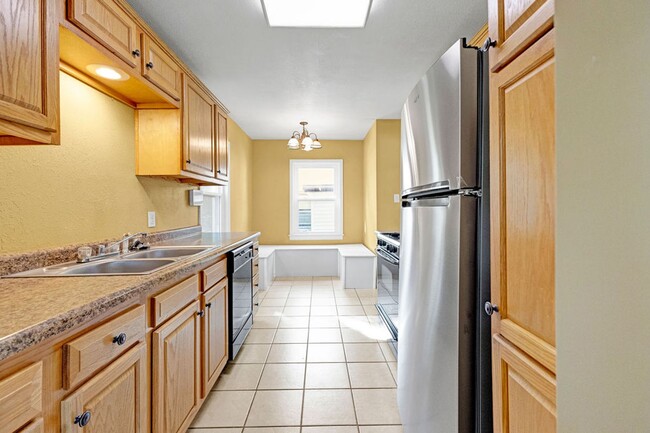 Building Photo - 3BR Cottage with Large Backyard, Garage and a Basement!