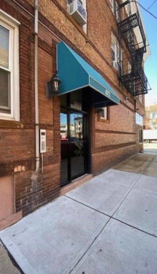 Building Photo - 672-674-674 John F. Kennedy Blvd