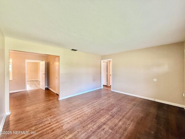 Building Photo - 845 Acapulco Rd