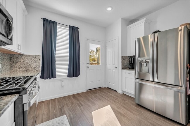 Building Photo - 7306 Madison Cmns Ln