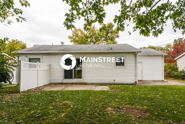 Building Photo - 3 Bedroom Pet-Friendly Home in Florissant, MO with Main Street Renewal