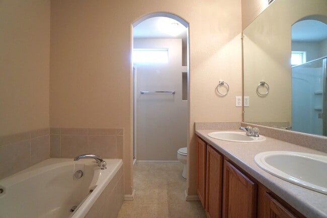Building Photo - 862 Red Thistle View