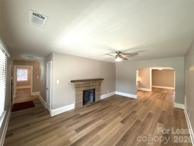 Building Photo - 833 Mohigan St