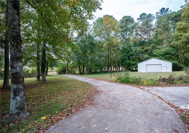 Building Photo - 611 Couch Rd