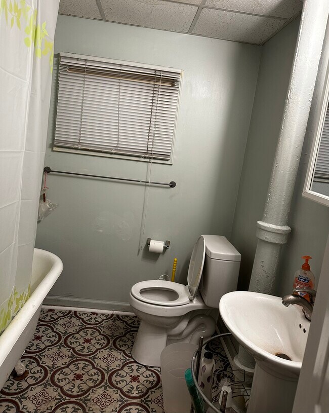 Building Photo - 917 Wall St