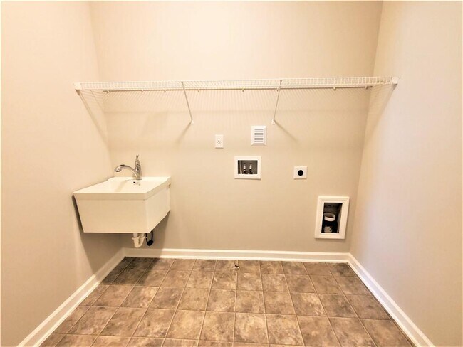 Building Photo - 2465 Matlin Way