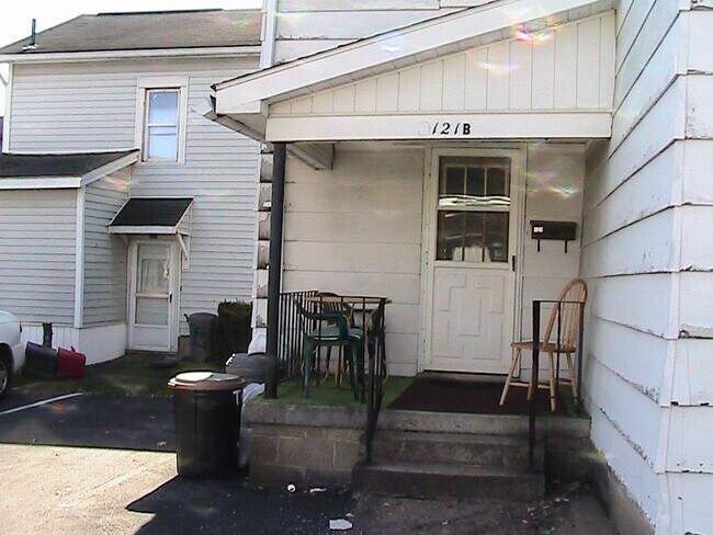 Primary Photo - 121 S 8th St