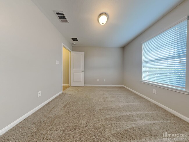 Building Photo - 308 Country Crossing Cir