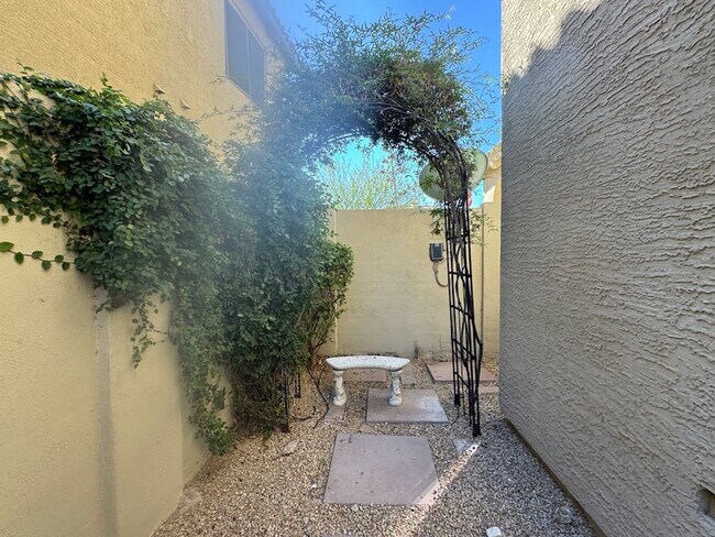 Building Photo - Resort-Style Phoenix Home with Pool, Outdo...