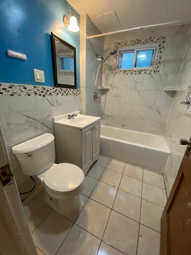 Building Photo - 1008 Lamb St