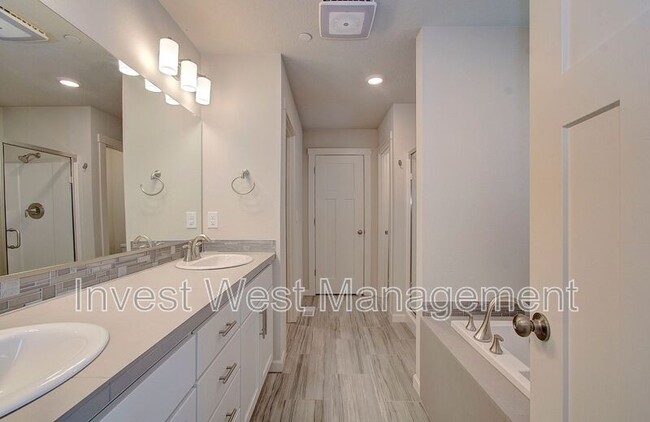 Building Photo - 6834 N 89th Loop