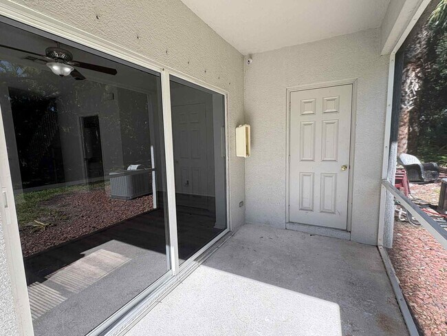 Building Photo - **Coming Soon** 2/2.5 Townhomes for Rent in Fort Myers