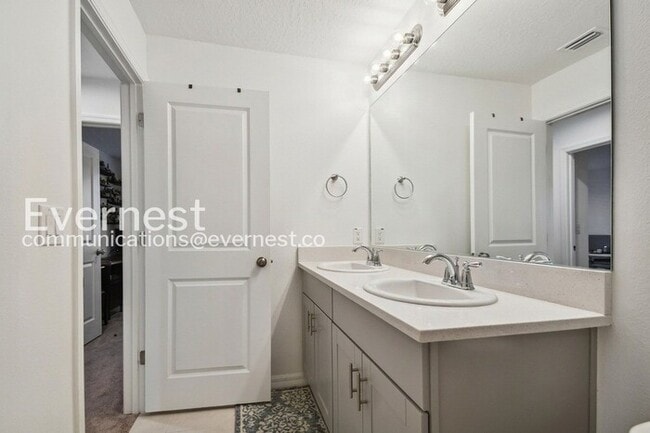 Building Photo - Spacious 5 Bed, 3.5 Bath Home with Fenced Yard and 2-Car Garage | Available Soon!