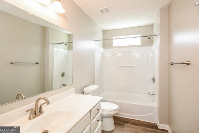 Building Photo - 593 Arrowhead Dr